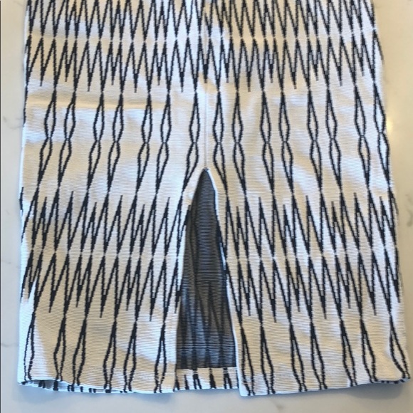 Pencil abstract skirt - Picture 2 of 3